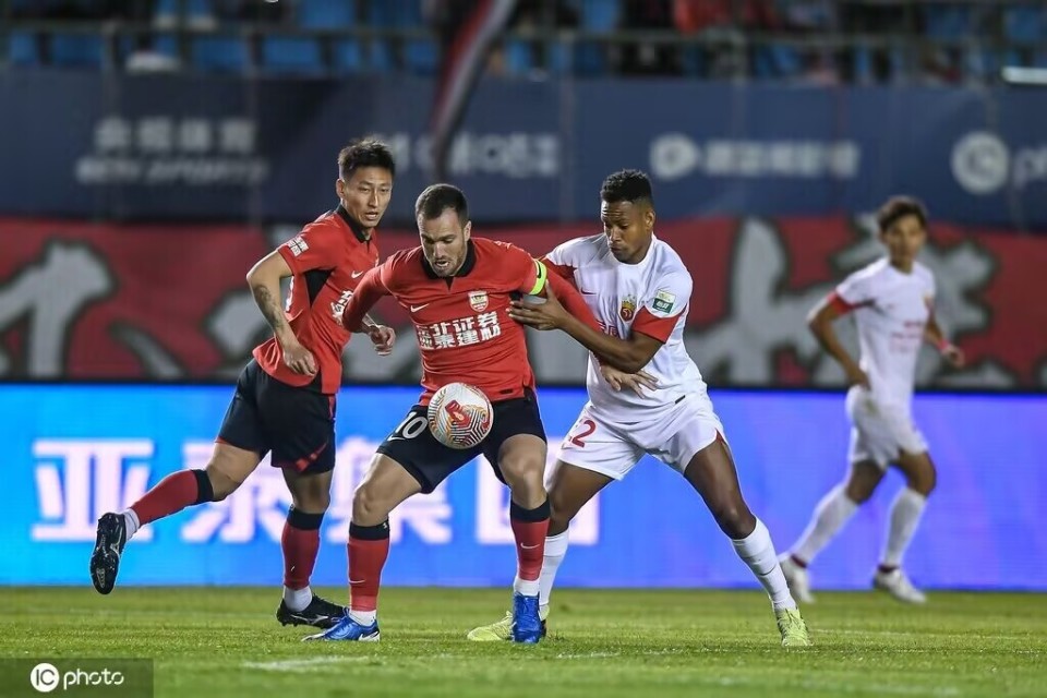 爱游戏-风云突变波士顿凯尔特人今夜队长鼓劲，亚冠版图或变，目标明确，更衣室氛围转暖的简单介绍